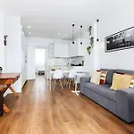 Апартаменты Portucale ! Bright Campo Ourique W/ Terrace Лиссабон