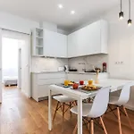 Portucale ! Bright Campo Ourique W/ Terrace