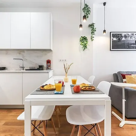 Portucale ! Bright Campo Ourique W/ Terrace דירה *