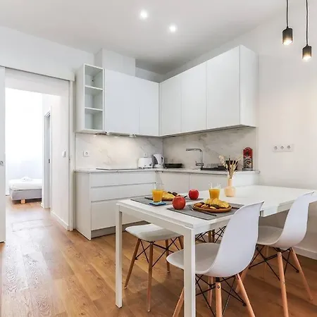 Portucale ! Bright Campo Ourique W/ Terrace