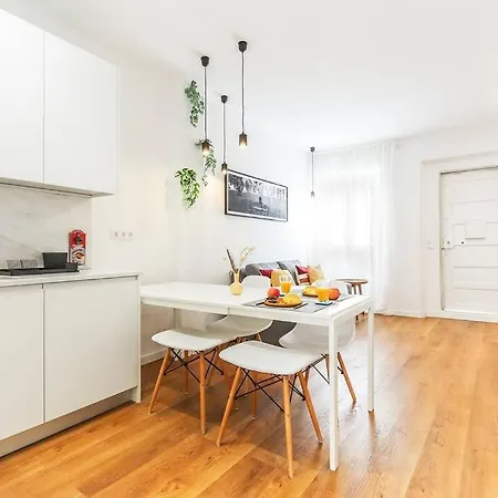 Portucale ! Bright Campo Ourique W/ Terrace Daire