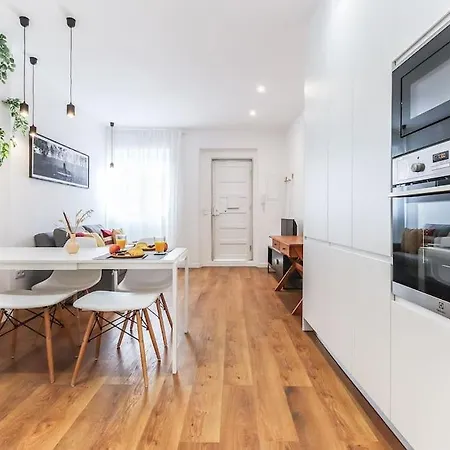 Portucale ! Bright Campo Ourique W/ Terrace Apartament *