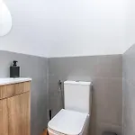 Apartament Portucale ! Bright Campo Ourique W/ Terrace Lizbona